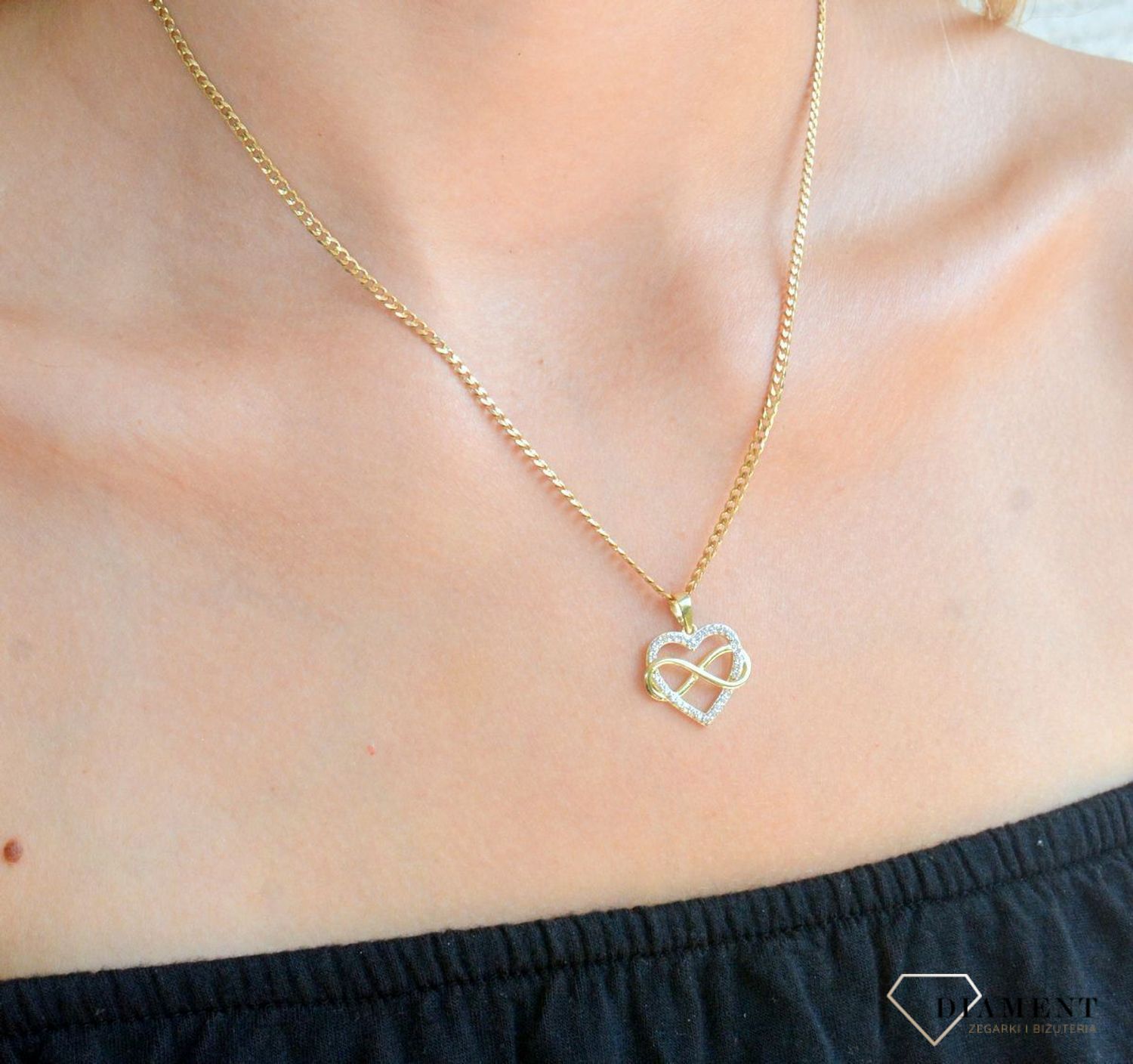 Złota zawieszka 375 serduszko ze znakiem nieskończoności ZA 3432A 375. Złota zawieszka serduszko z cyrkoniami. Zawieszka złota damska. Złoty damski wisiorek. Złota zawieszka nieskończoność.Zawieszka złota na pr.jpg